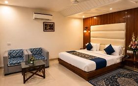 Hotel Impress Luxe Stay - Near Igi Airport & Metro Station